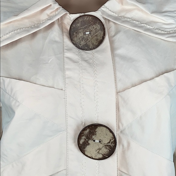 Luii Cropped Jacket with Oversized Buttons - XL - Picture 5 of 9